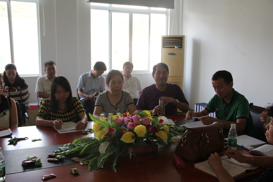 bb贝博艾弗森官方网站召开“师德师风建设”座谈会，签署《师德承诺书》
