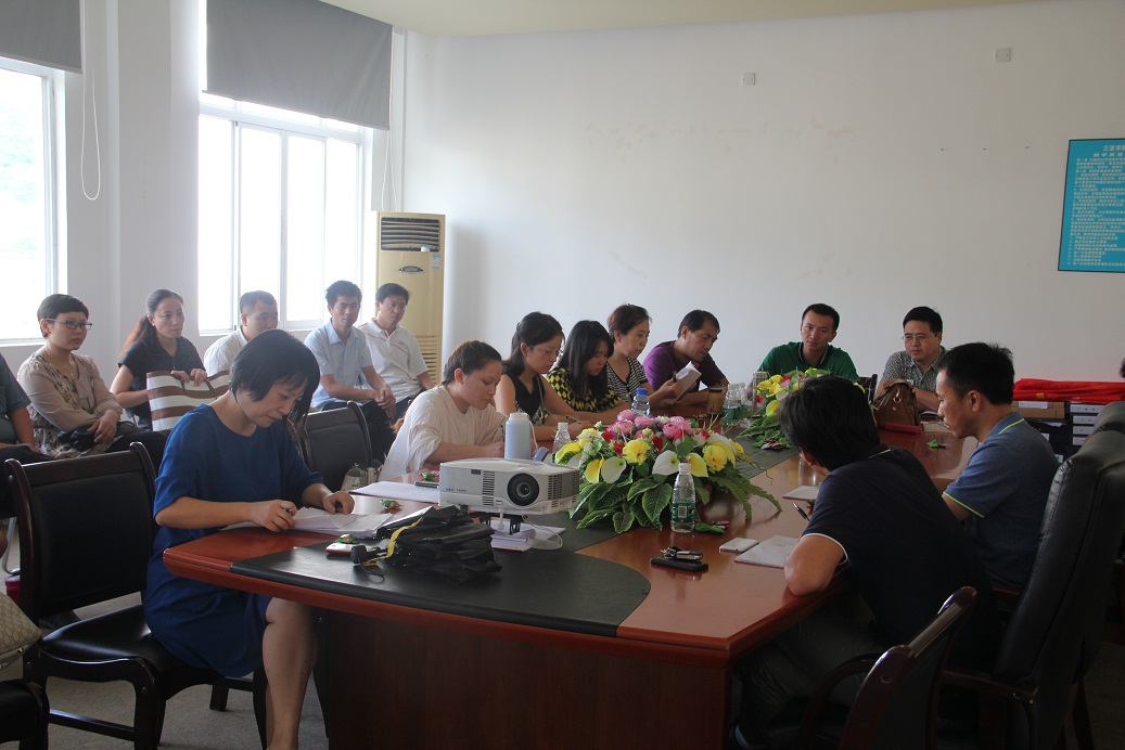 bb贝博艾弗森官方网站召开“师德师风建设”座谈会，签署《师德承诺书》