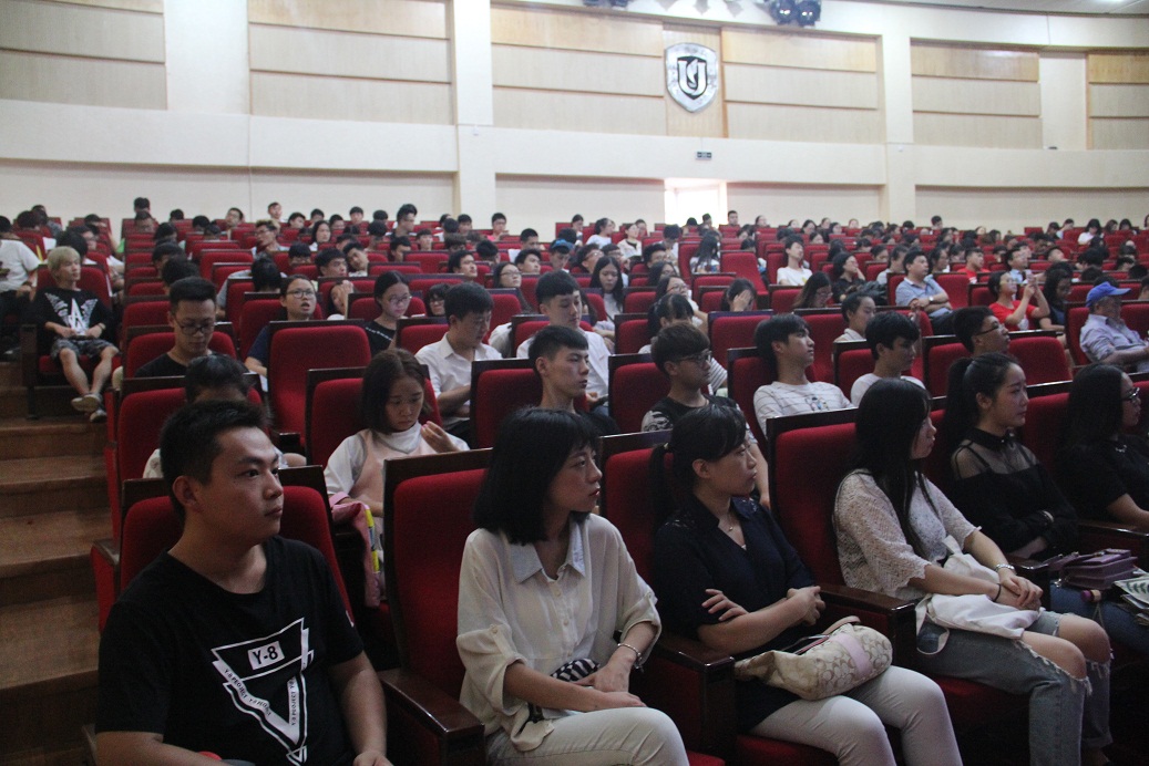 省社科院副经理祁亚辉来公司讲座